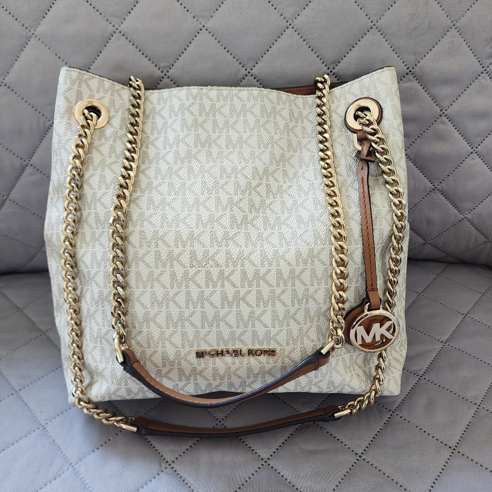 Michael Kors Signature Jet Set White Shoulder Bag